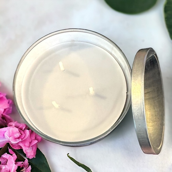 NWT Bath & Body Works WHITE BARN Sun Drenched Linen Large 3-Wick Candle 14.5 oz - Picture 4 of 6